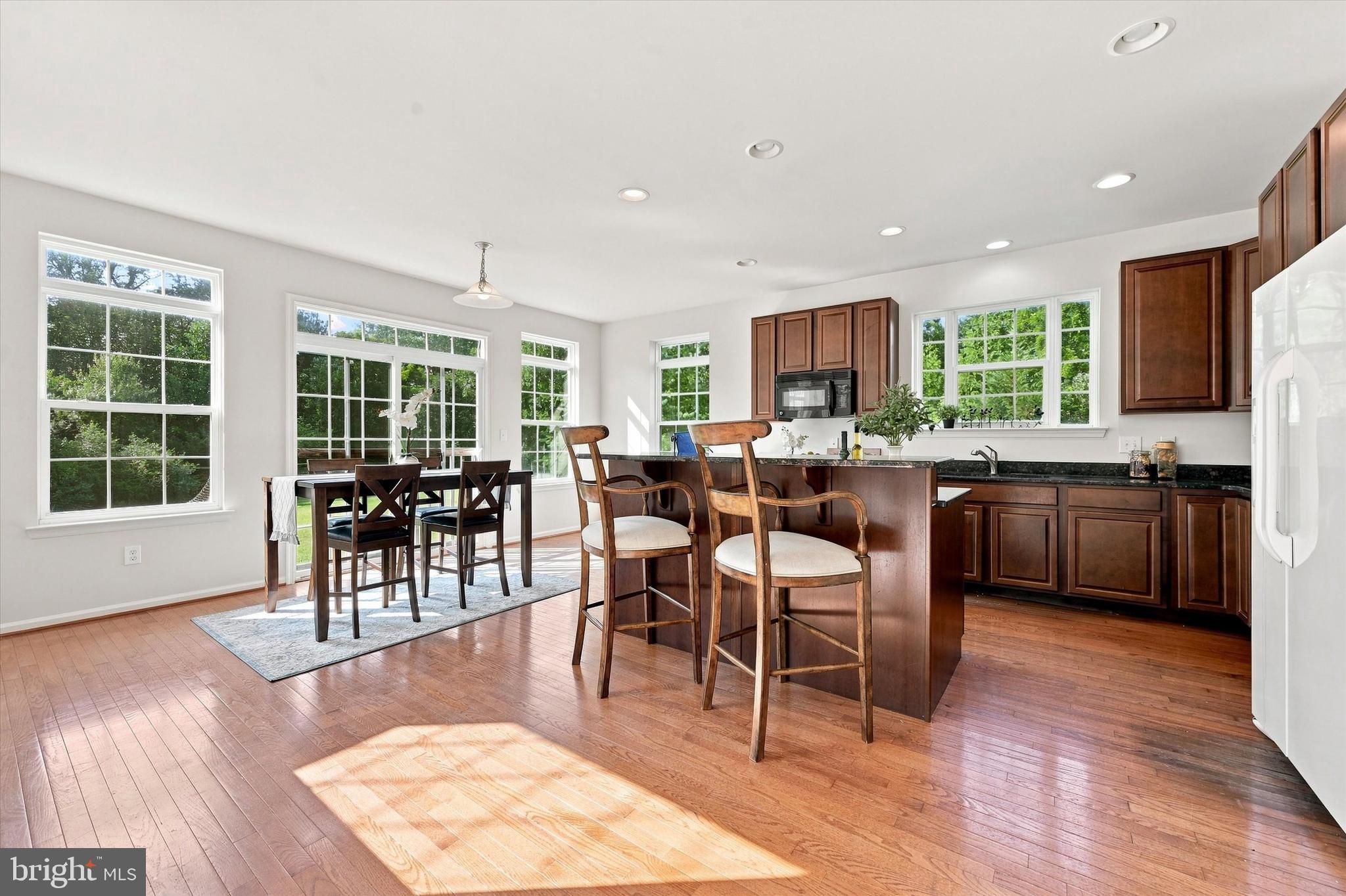 410 JANET COURT