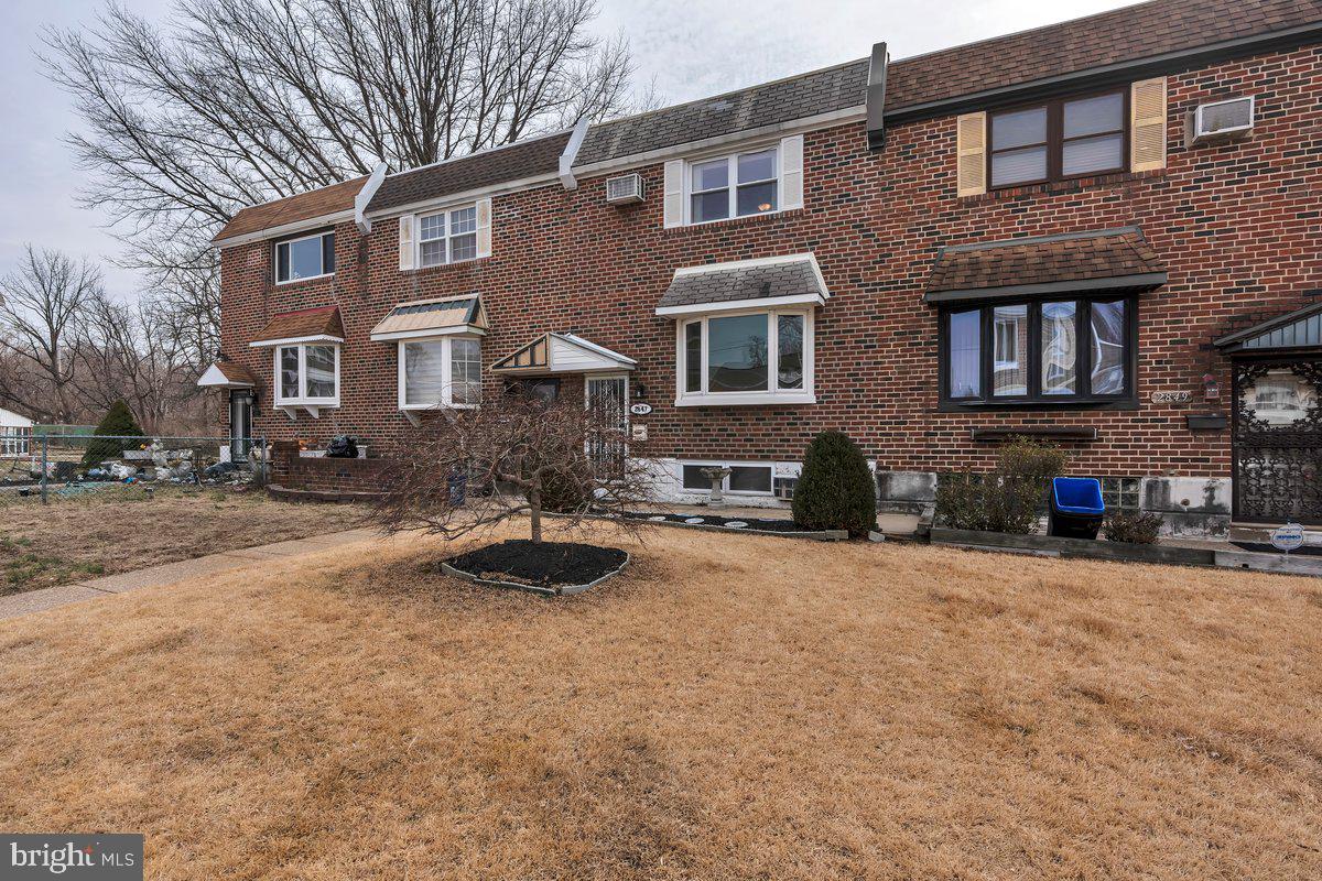 HOLME CIRCLE - Residential