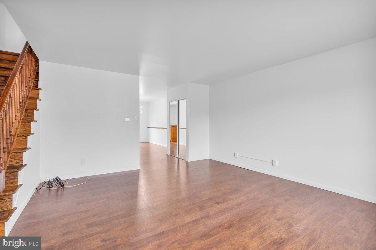 HOLME CIRCLE - Residential