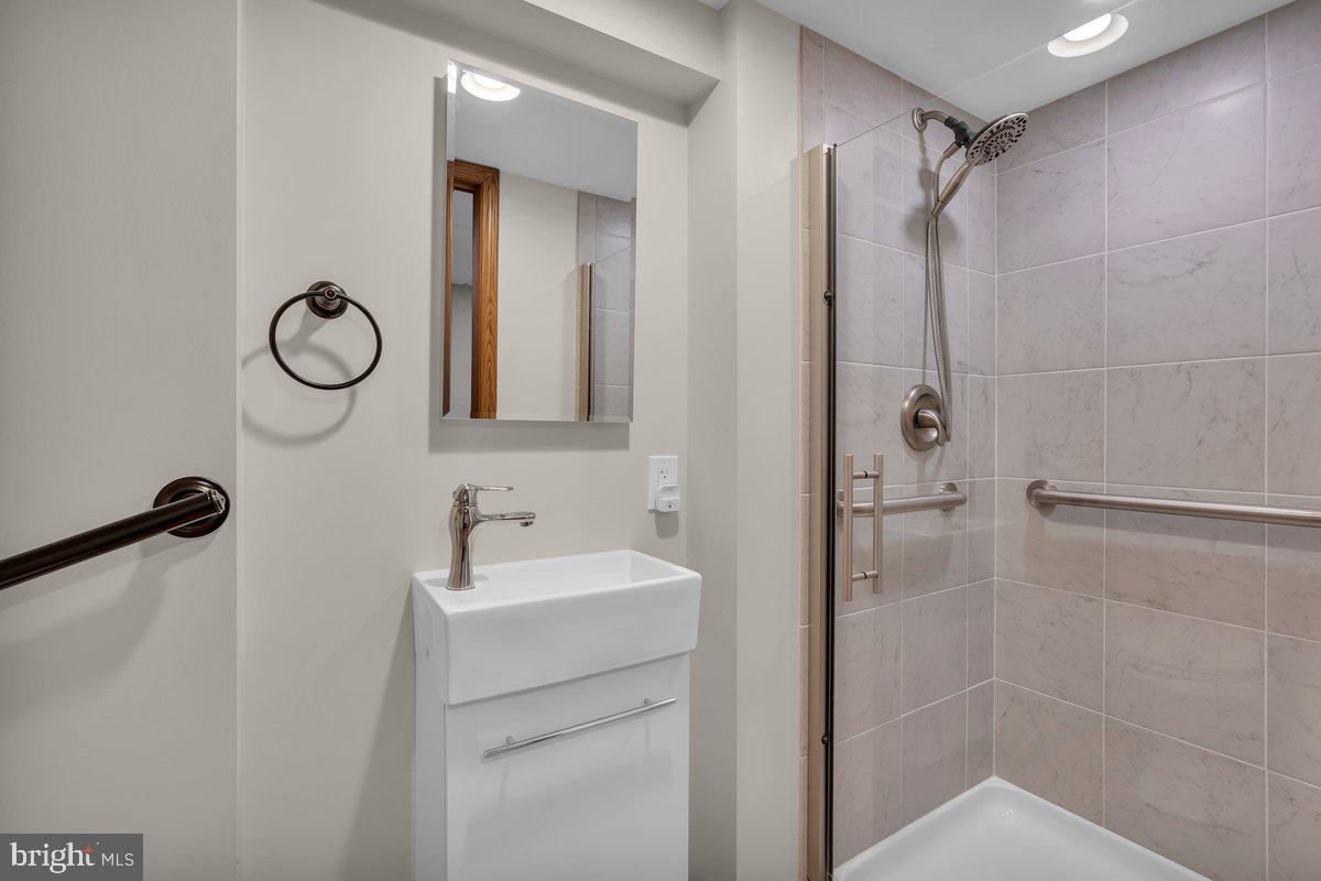 HOLME CIRCLE - Residential