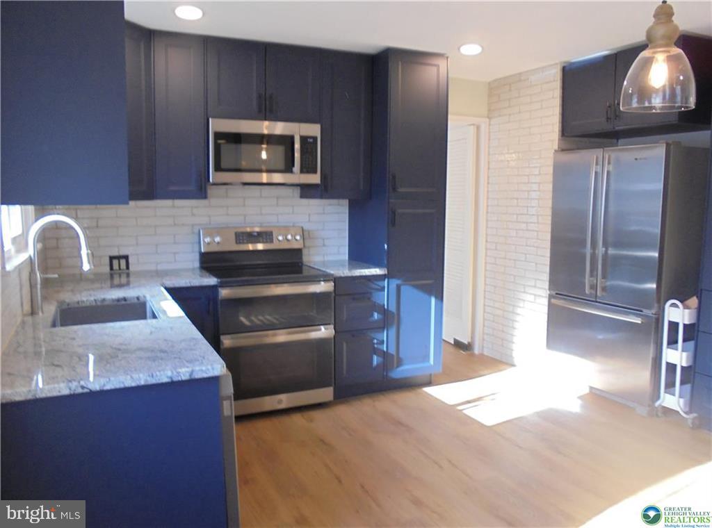 PARKSIDE COURTS - Residential