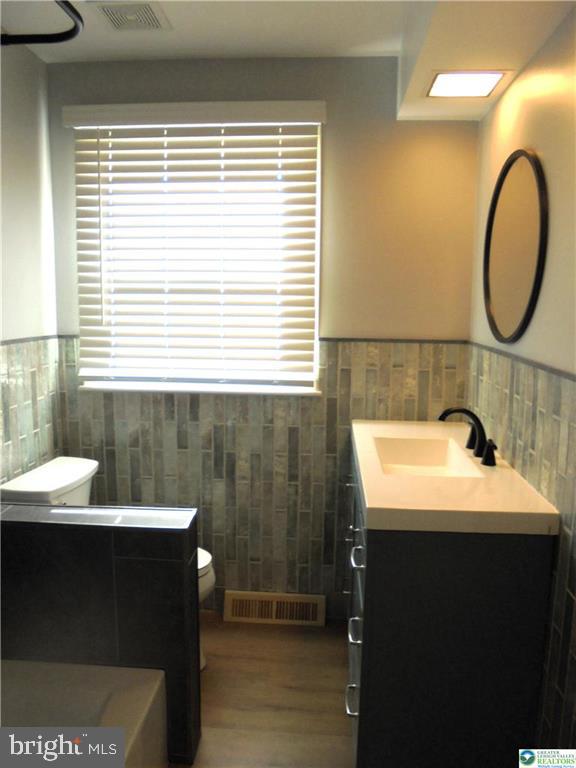 PARKSIDE COURTS - Residential