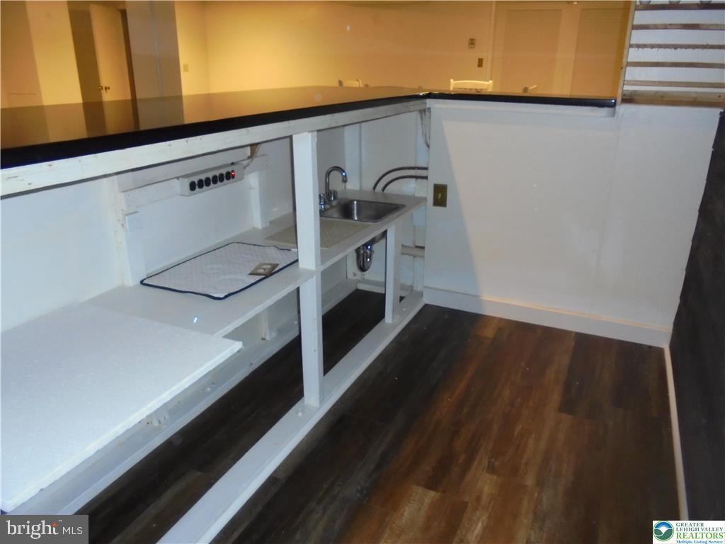 PARKSIDE COURTS - Residential