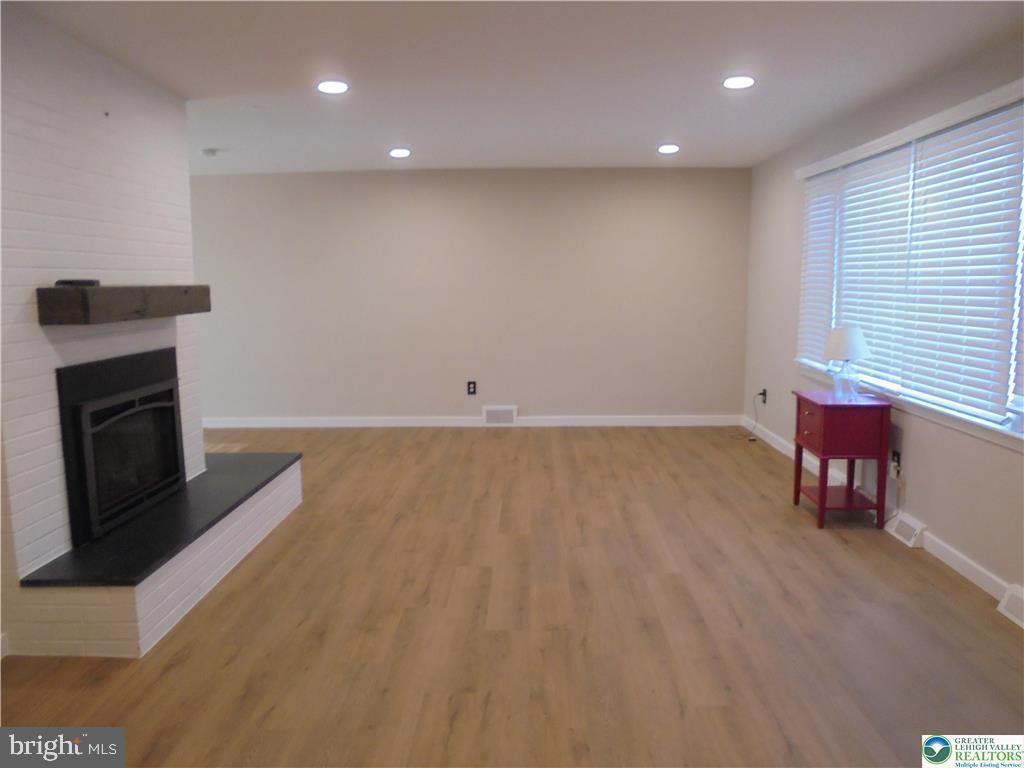 PARKSIDE COURTS - Residential