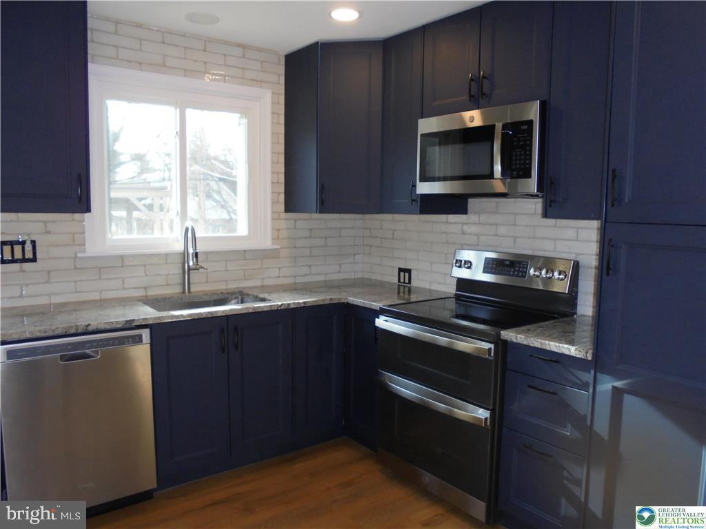 PARKSIDE COURTS - Residential