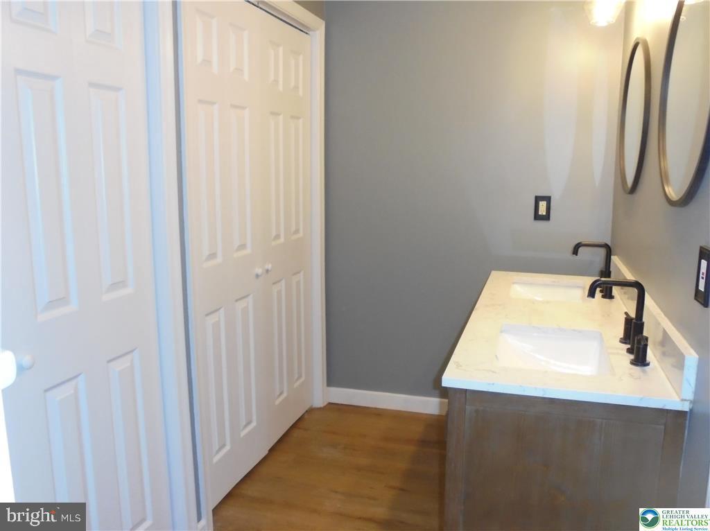 PARKSIDE COURTS - Residential