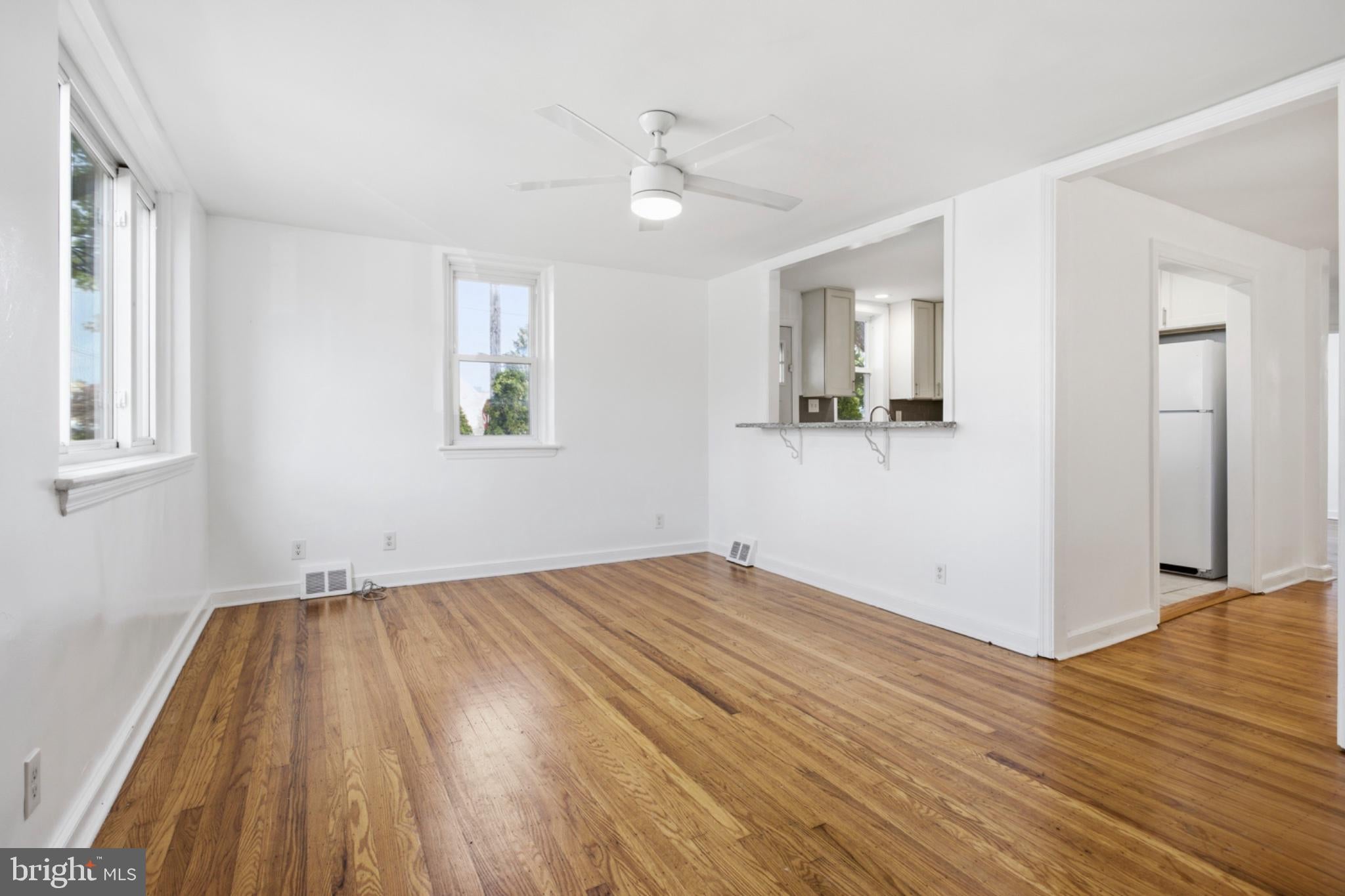 101 E OAK LANE