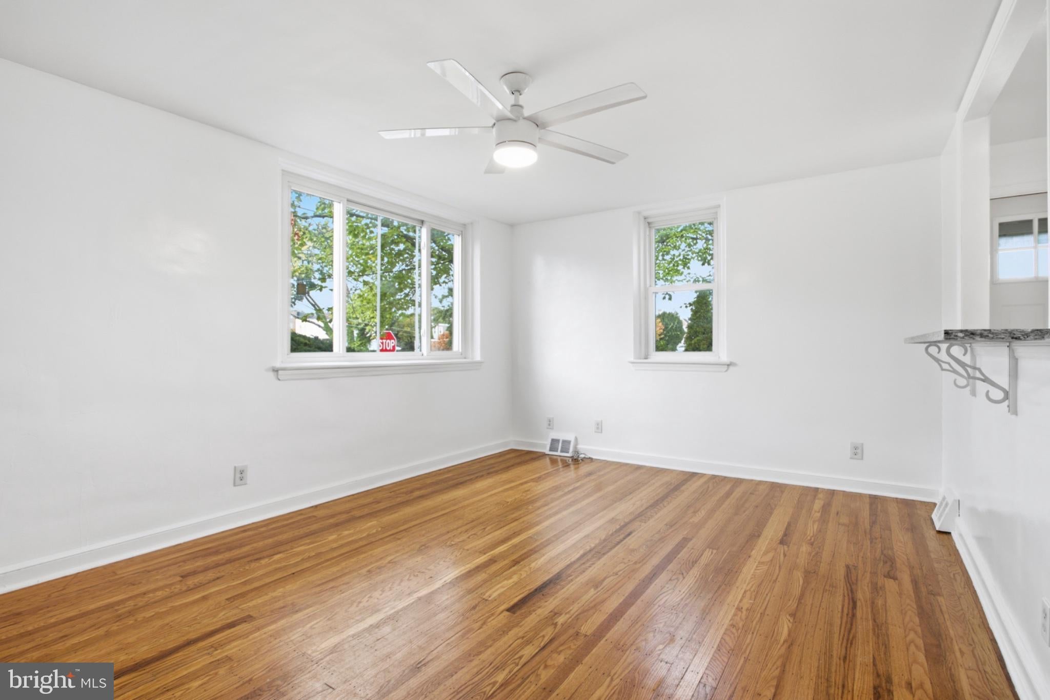 101 E OAK LANE