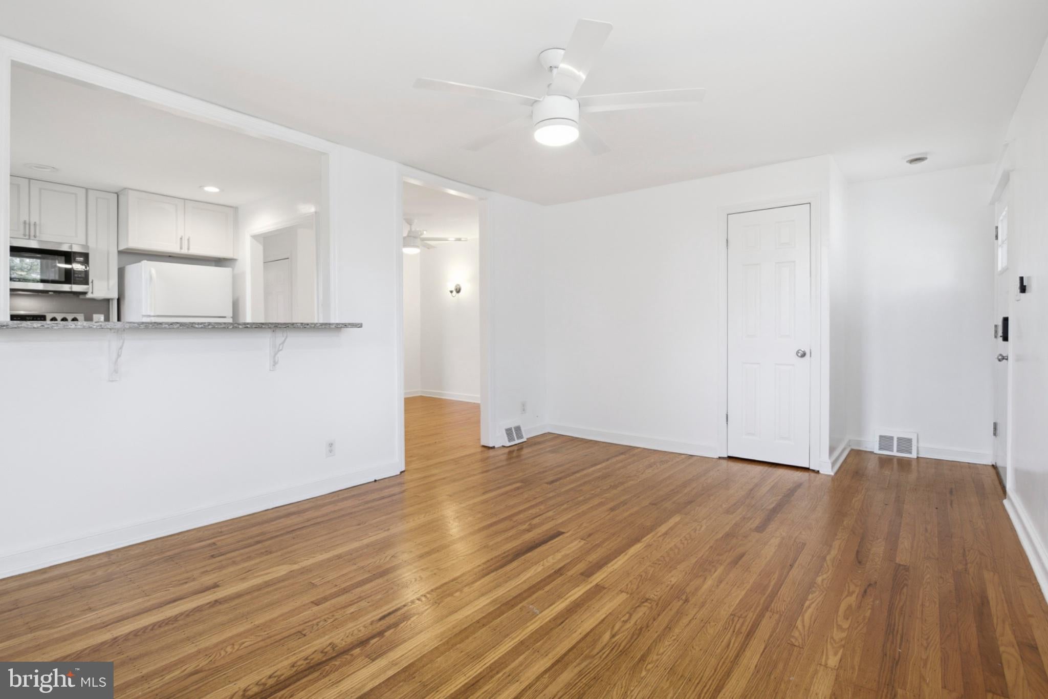 101 E OAK LANE