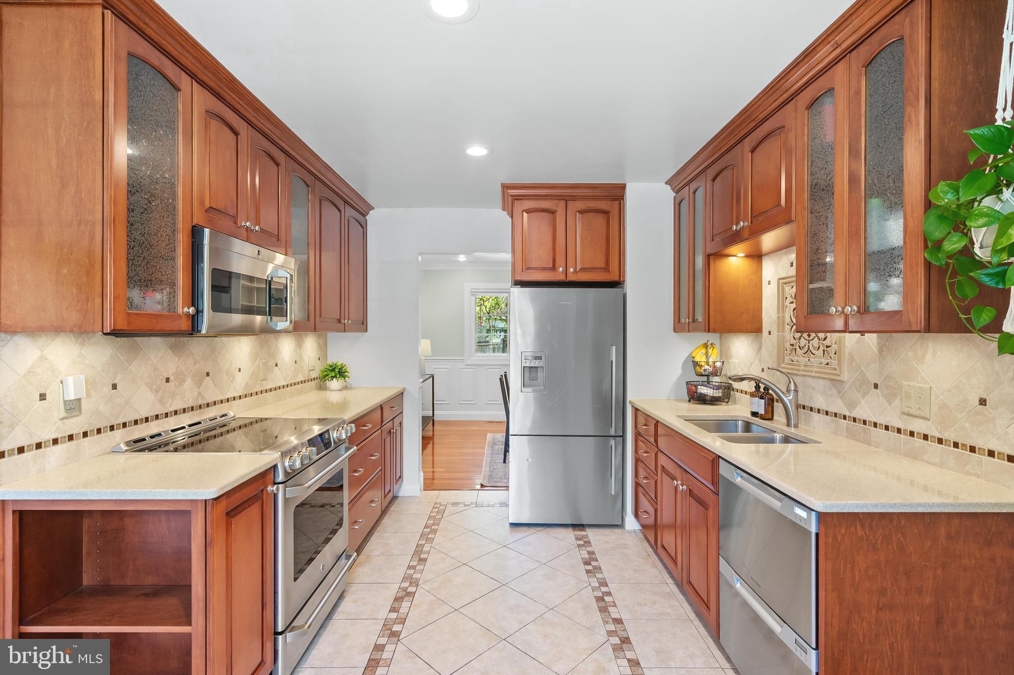 7029 LEEWOOD FOREST DRIVE