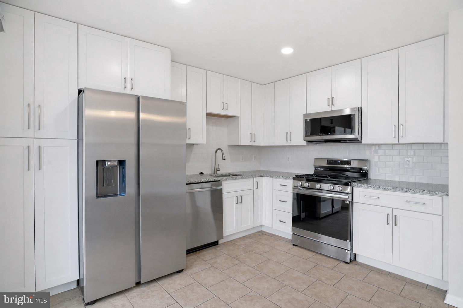 RIVER OAKS - Residential