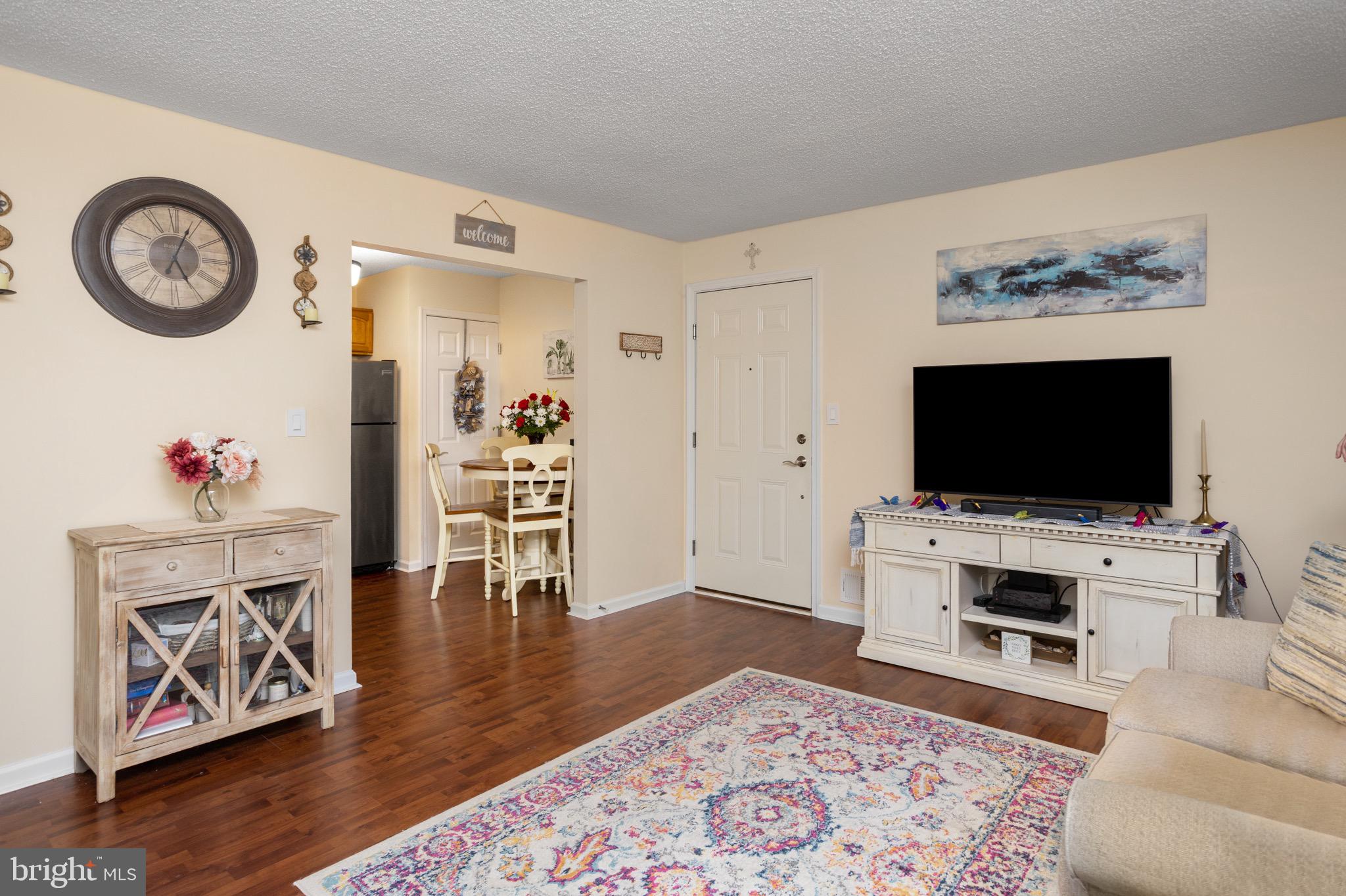 8 CHEVERNY COURT