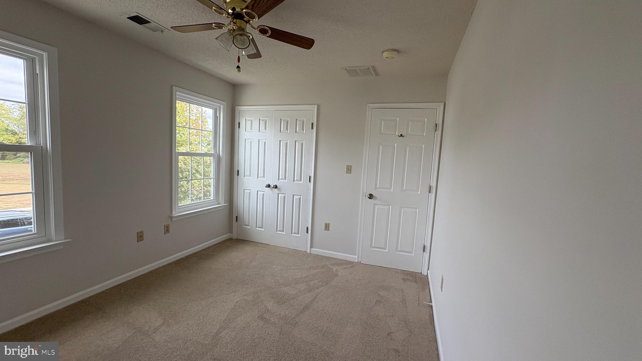 WOODSIDE ESTATES - Residential Lease