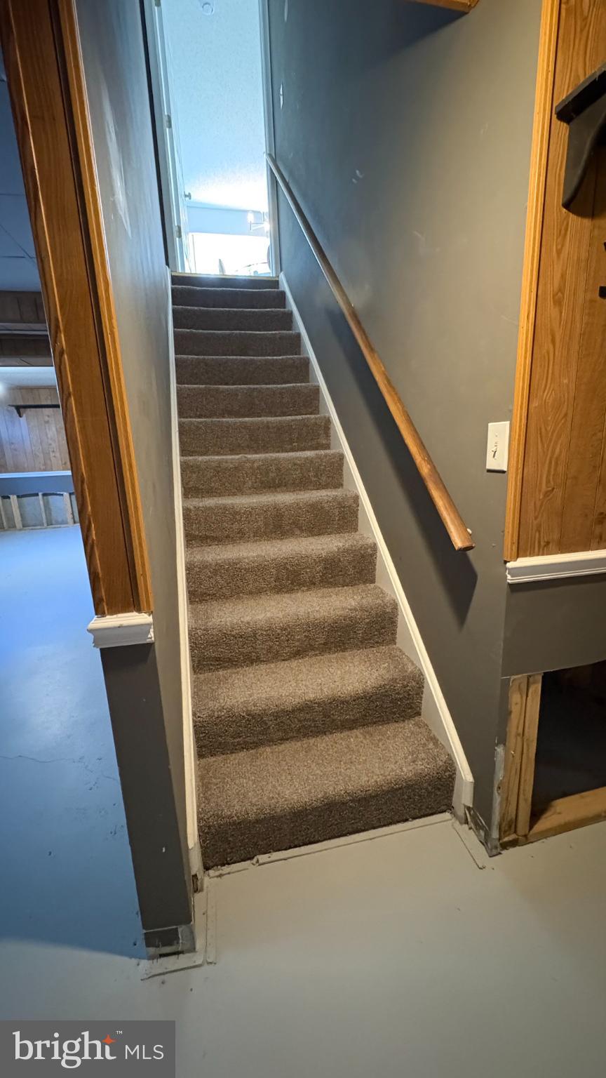 WOODSIDE ESTATES - Residential Lease