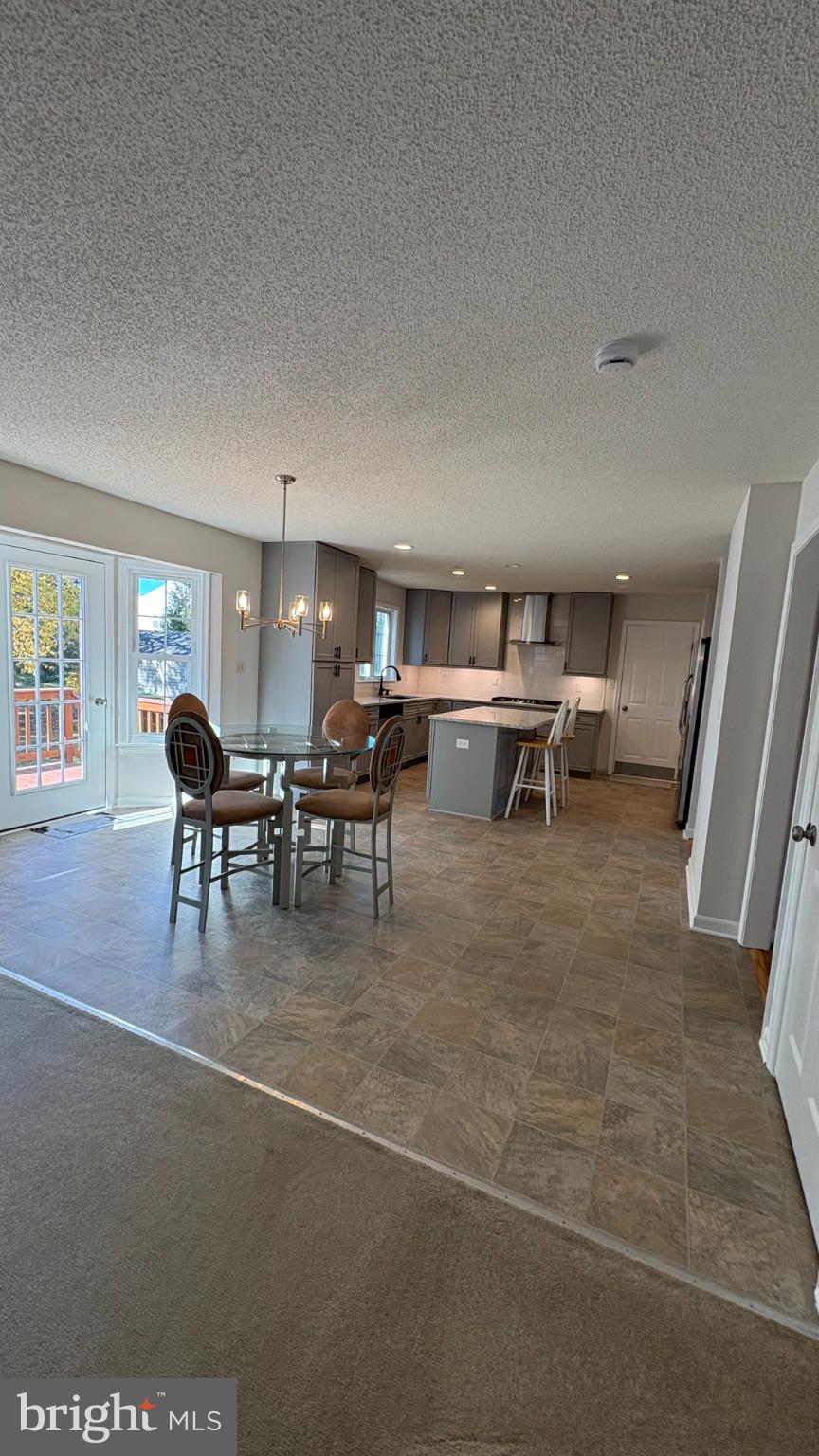 WOODSIDE ESTATES - Residential Lease