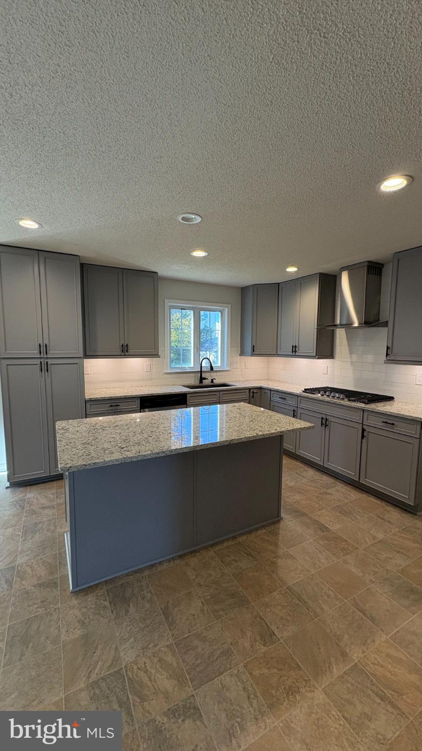 WOODSIDE ESTATES - Residential Lease