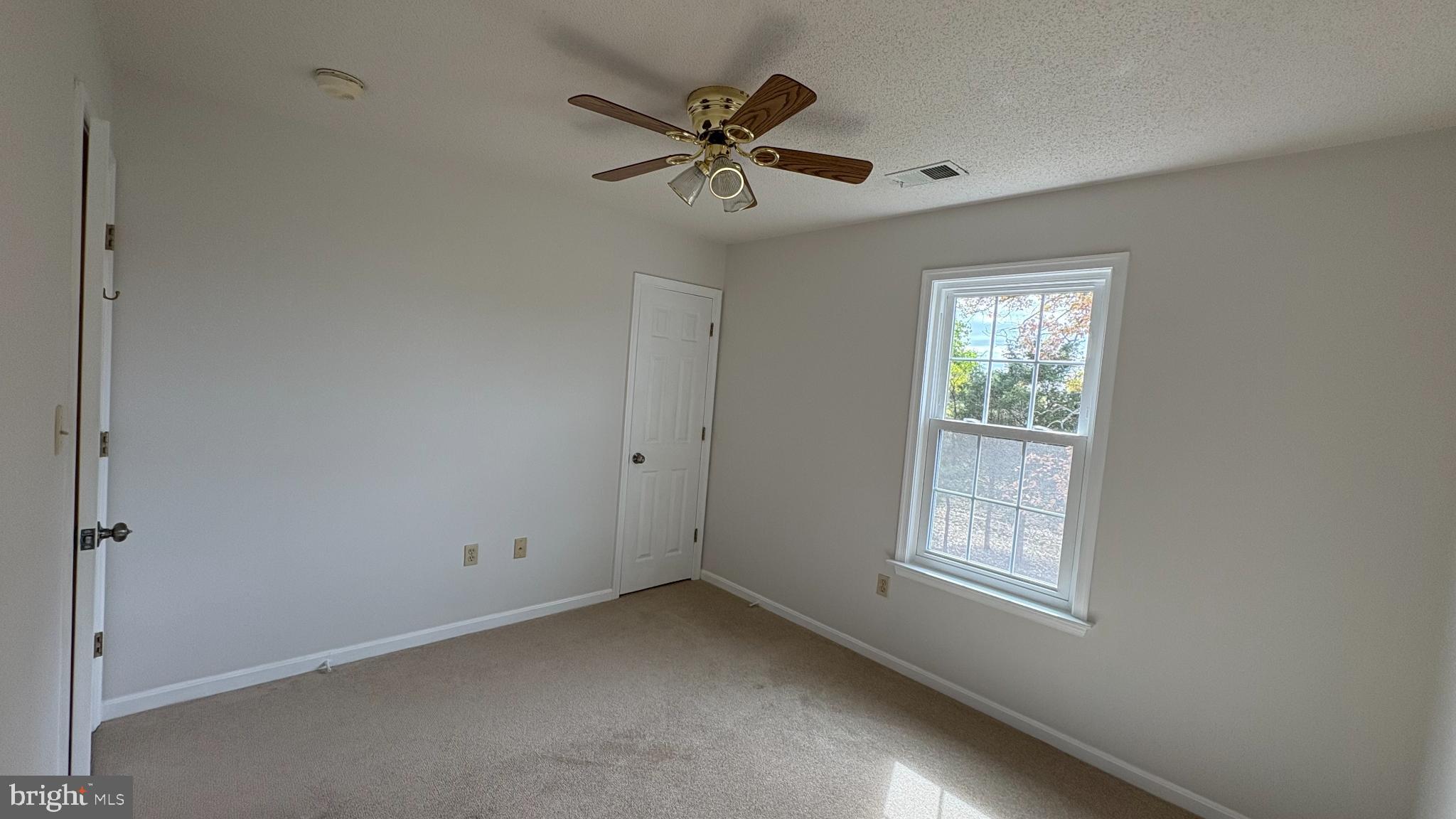 WOODSIDE ESTATES - Residential Lease