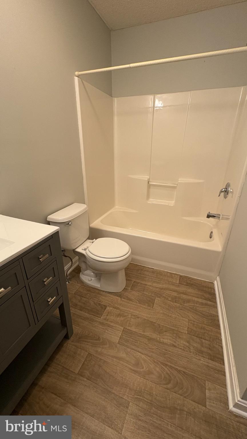 WOODSIDE ESTATES - Residential Lease