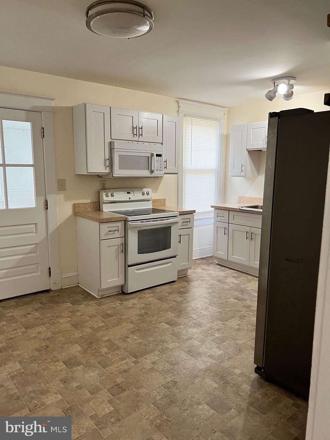 HOLLYWOOD - Residential Lease