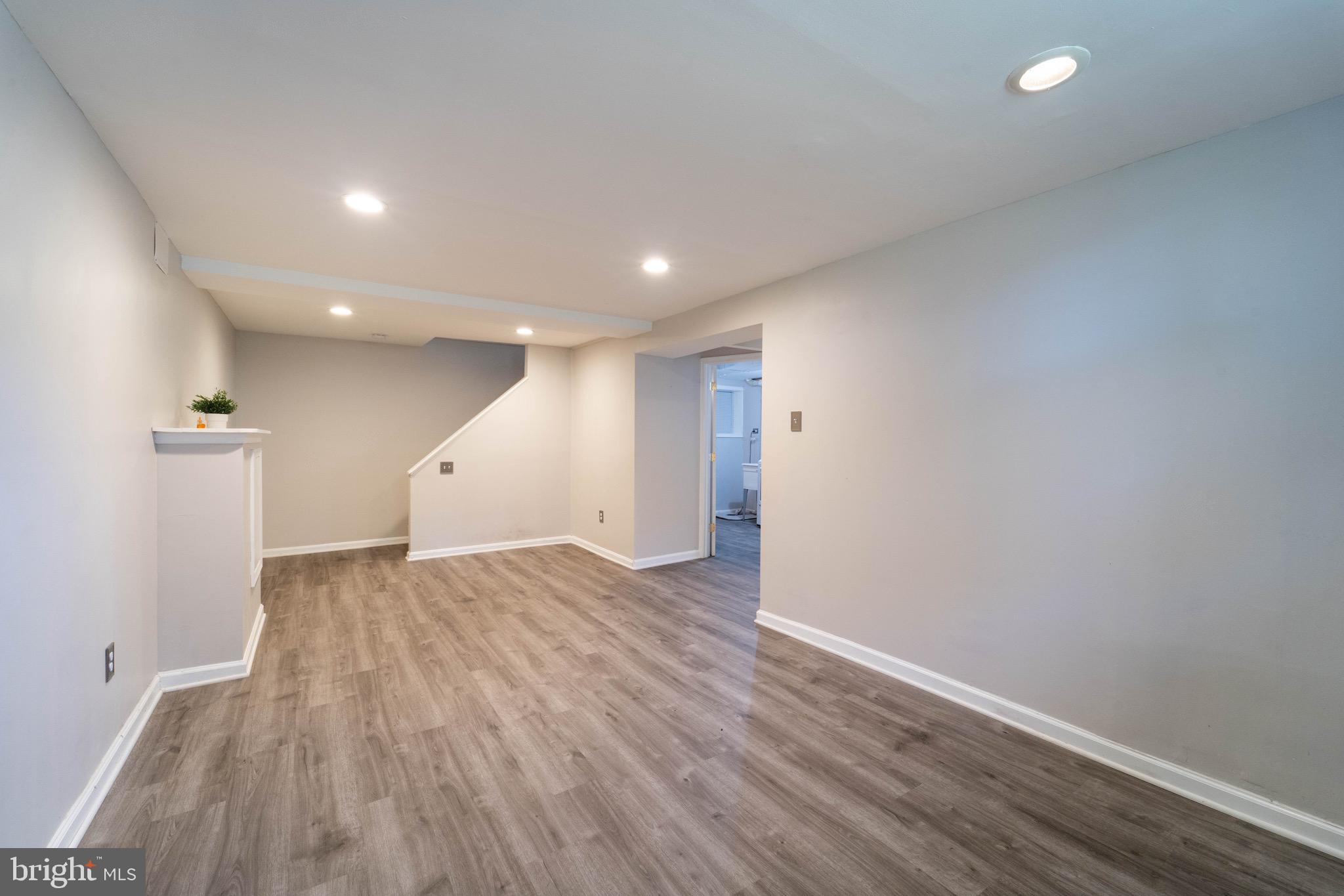 SILVER SPRING CNTRY CLUB - Residential Lease