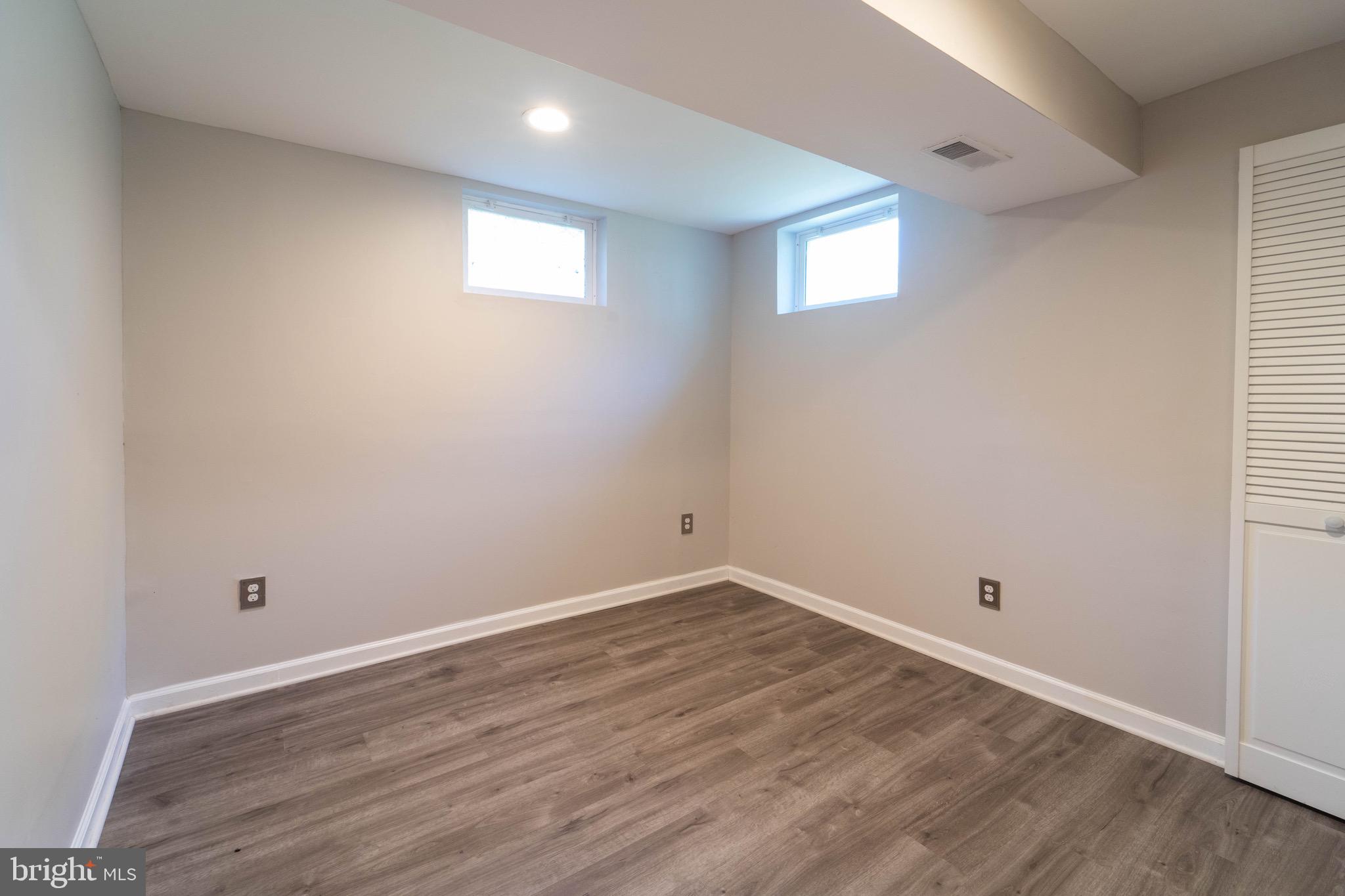 SILVER SPRING CNTRY CLUB - Residential Lease