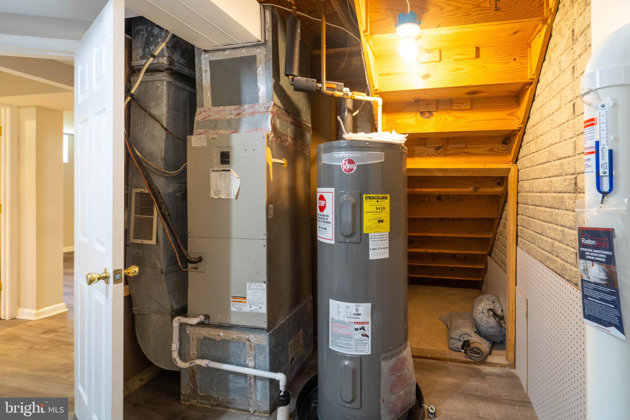 SILVER SPRING CNTRY CLUB - Residential Lease