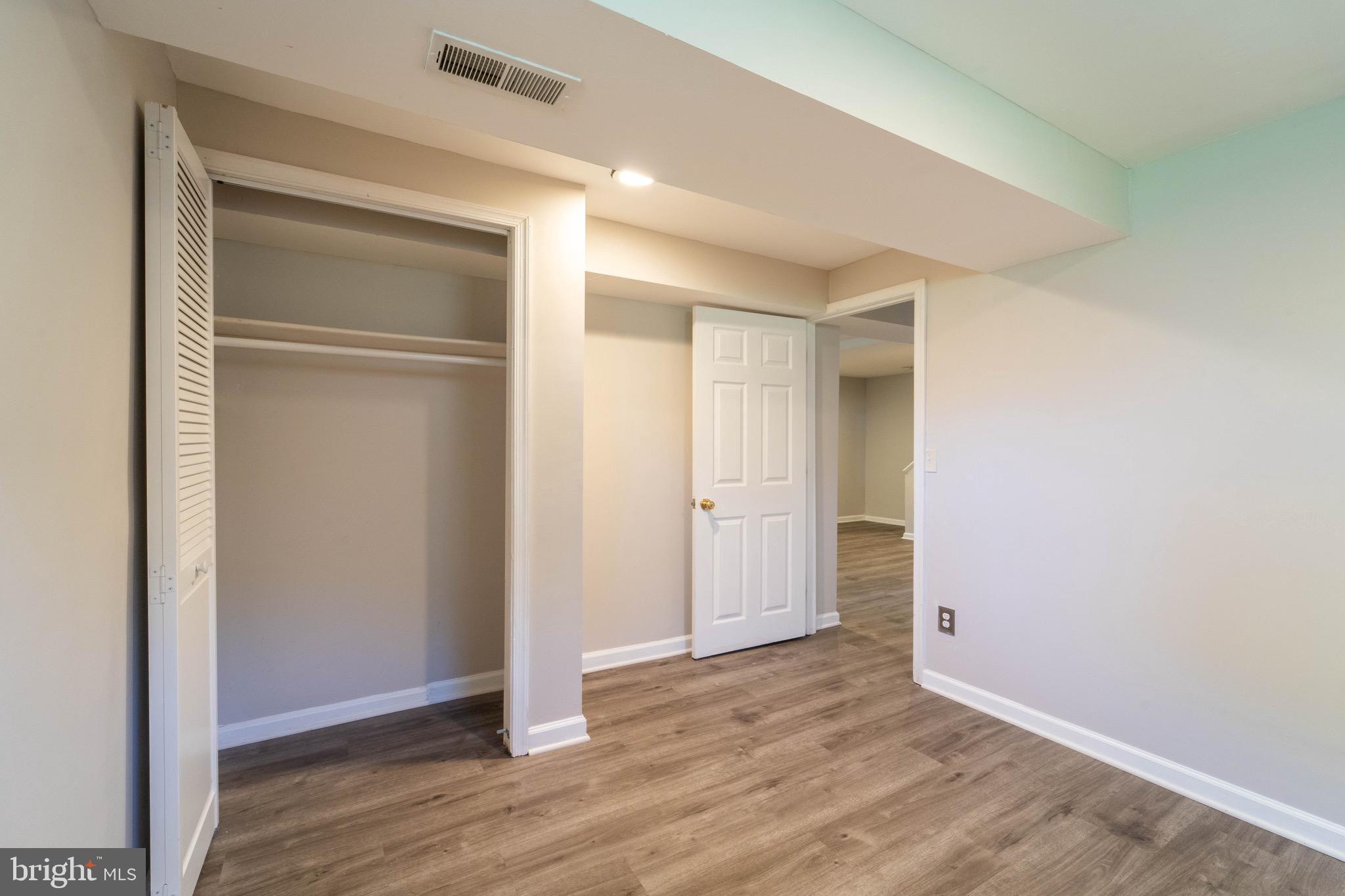 SILVER SPRING CNTRY CLUB - Residential Lease