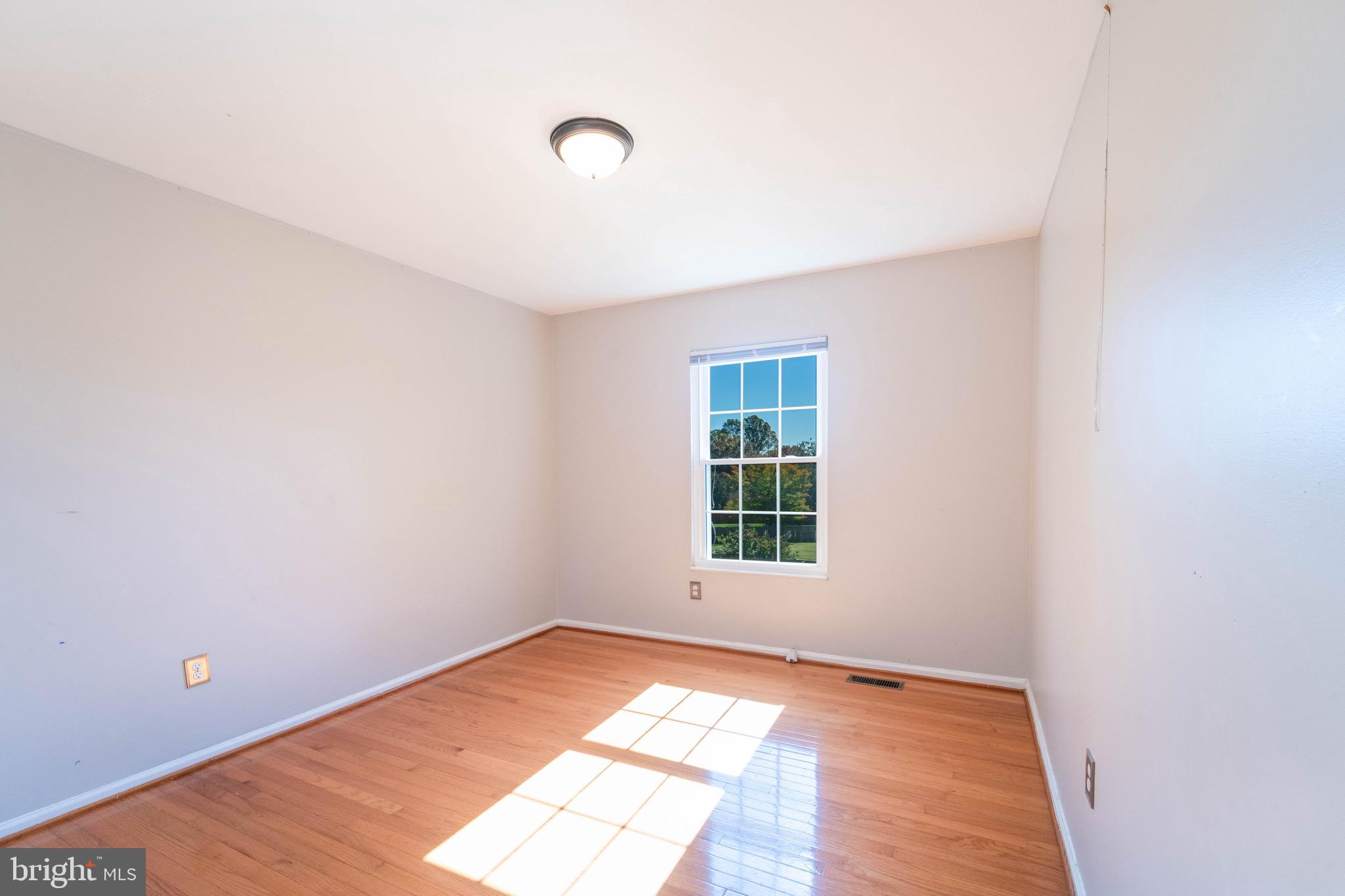 SILVER SPRING CNTRY CLUB - Residential Lease