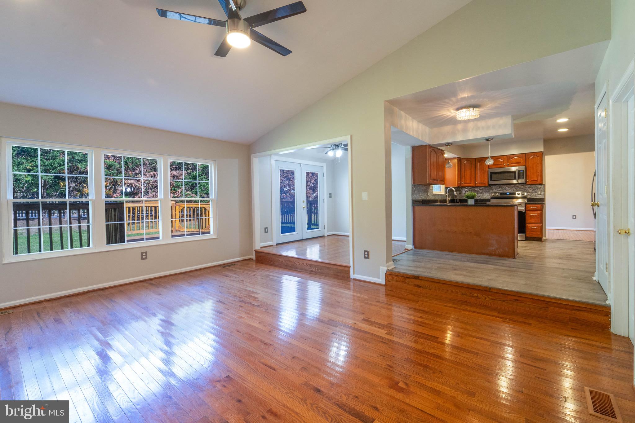 SILVER SPRING CNTRY CLUB - Residential Lease