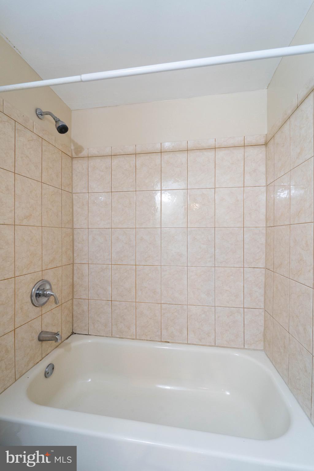 SILVER SPRING CNTRY CLUB - Residential Lease