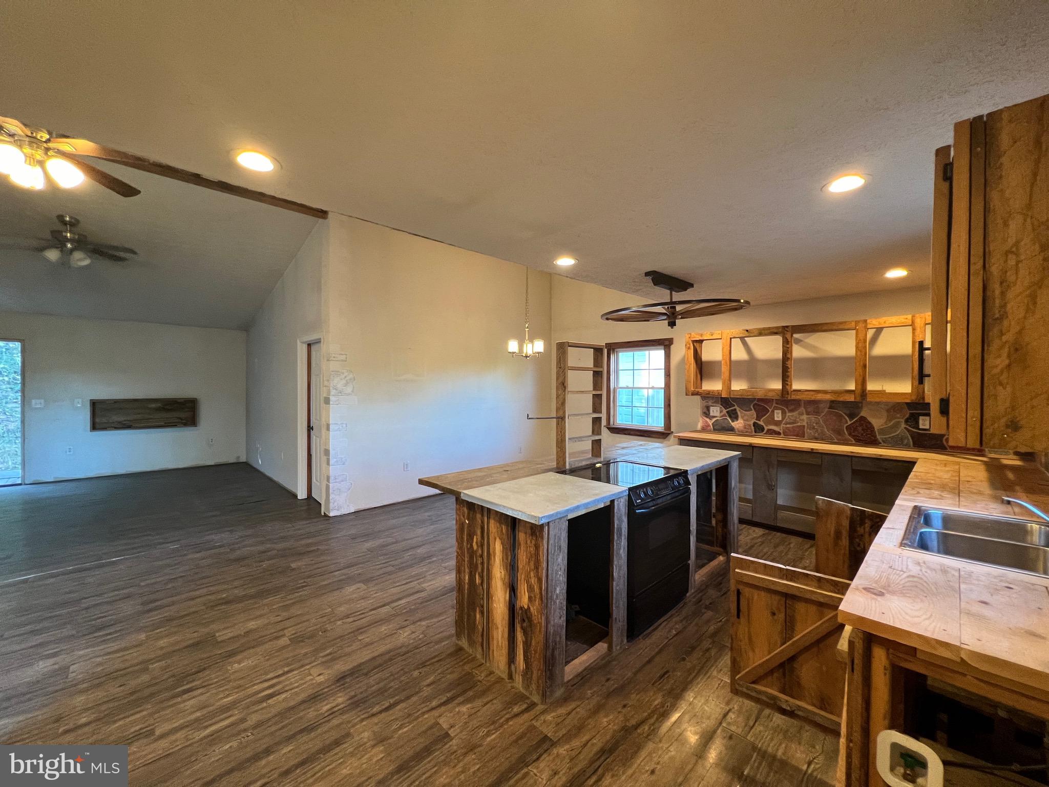 CARLA ACRES - Residential