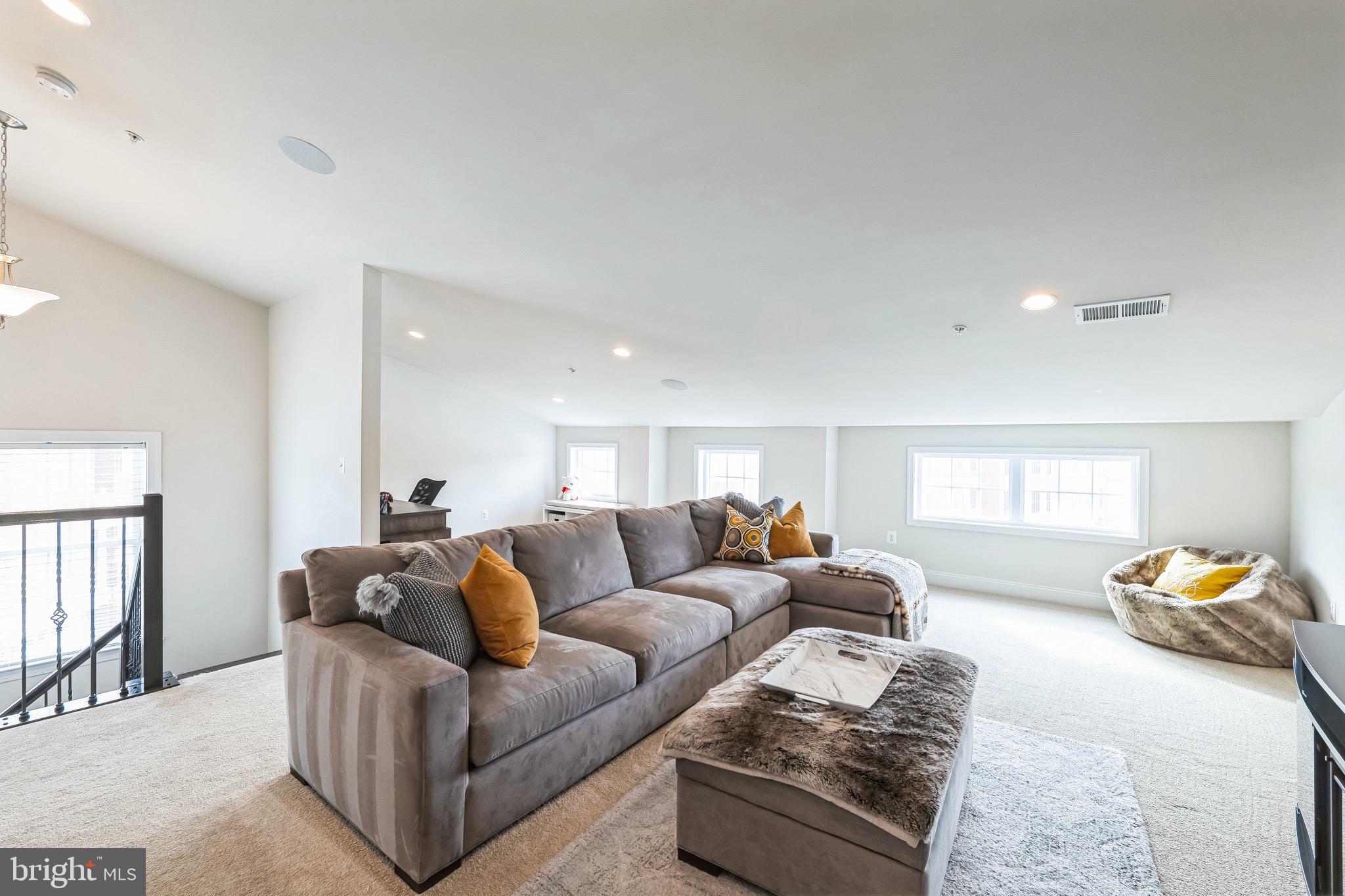 MARLBORO RIDGE - Residential