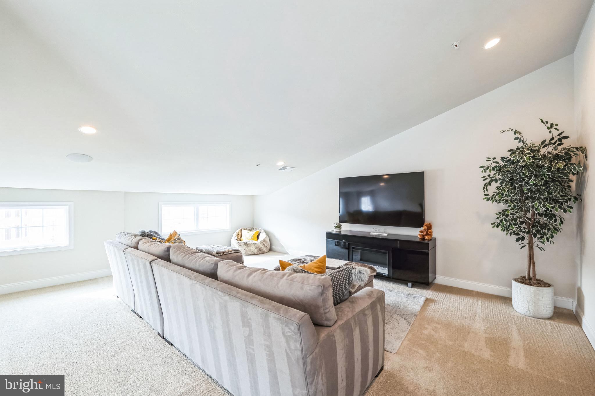 MARLBORO RIDGE - Residential