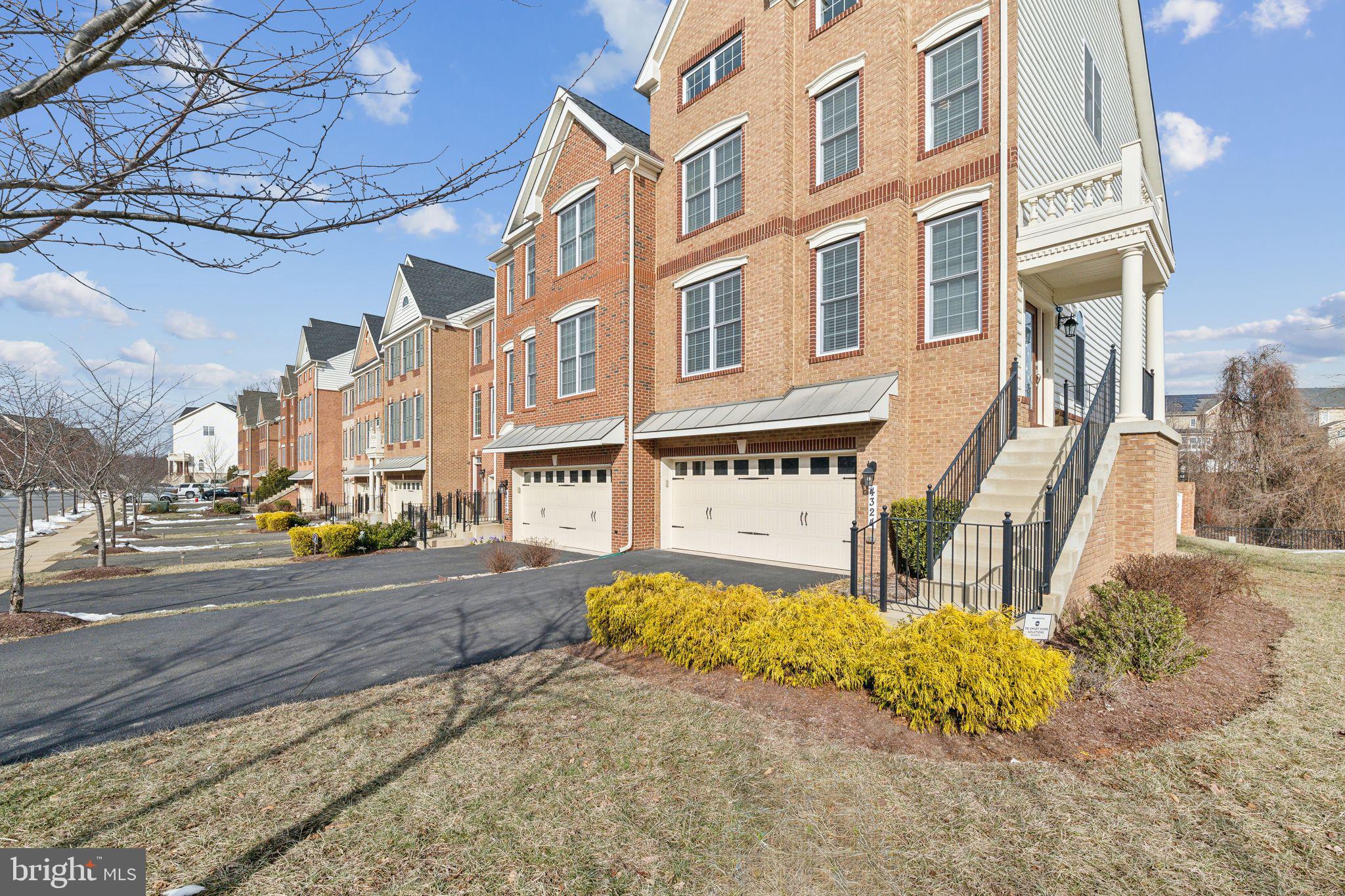 4324 THOROUGHBRED DRIVE