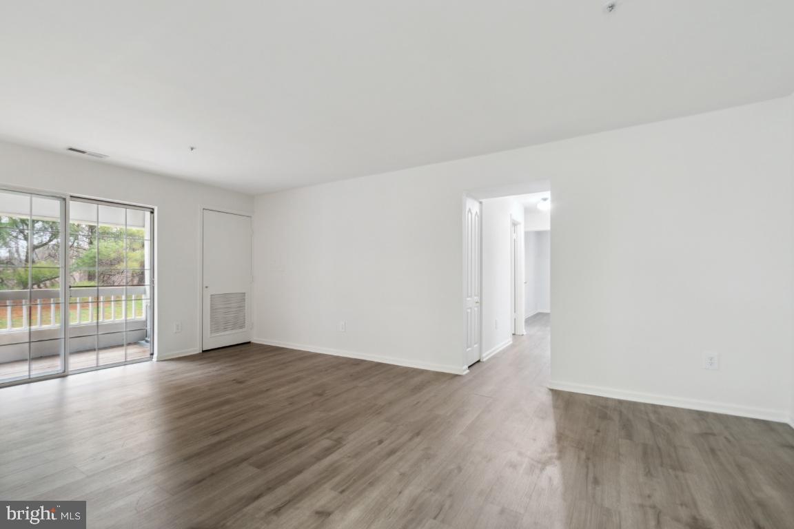 VILLAGE OF MONTGOMERY RUN - Residential Lease