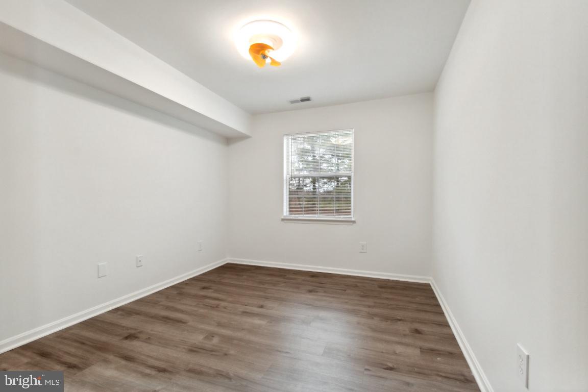 VILLAGE OF MONTGOMERY RUN - Residential Lease