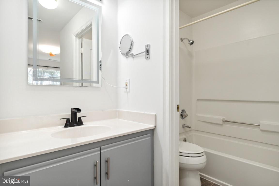 VILLAGE OF MONTGOMERY RUN - Residential Lease