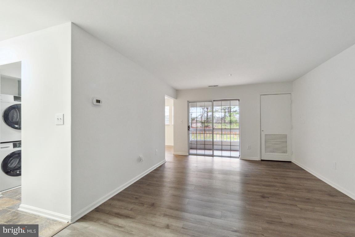 VILLAGE OF MONTGOMERY RUN - Residential Lease