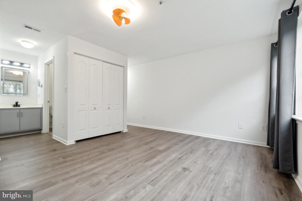 VILLAGE OF MONTGOMERY RUN - Residential Lease