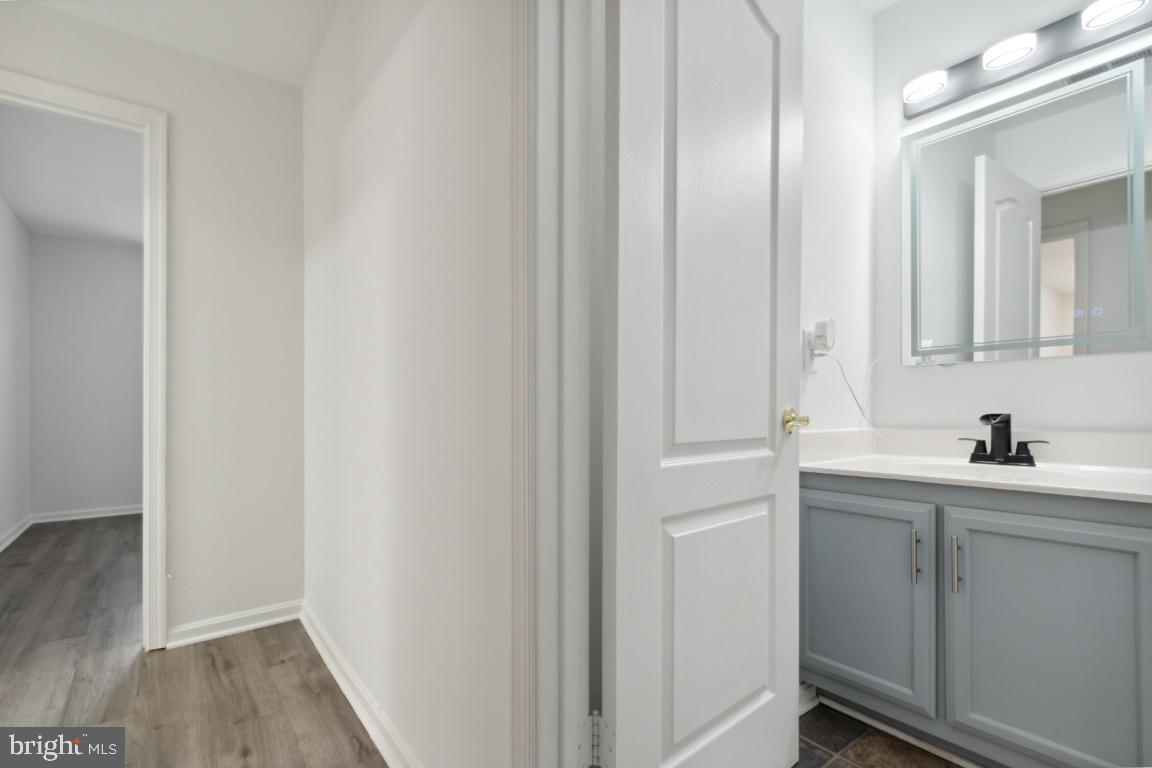 VILLAGE OF MONTGOMERY RUN - Residential Lease