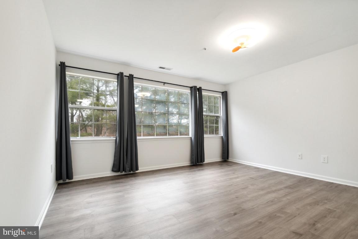 VILLAGE OF MONTGOMERY RUN - Residential Lease