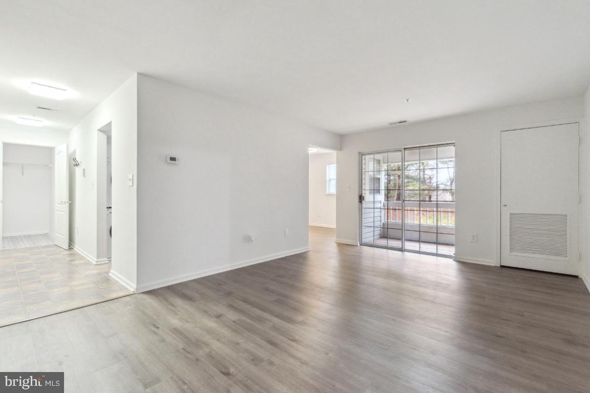 VILLAGE OF MONTGOMERY RUN - Residential Lease