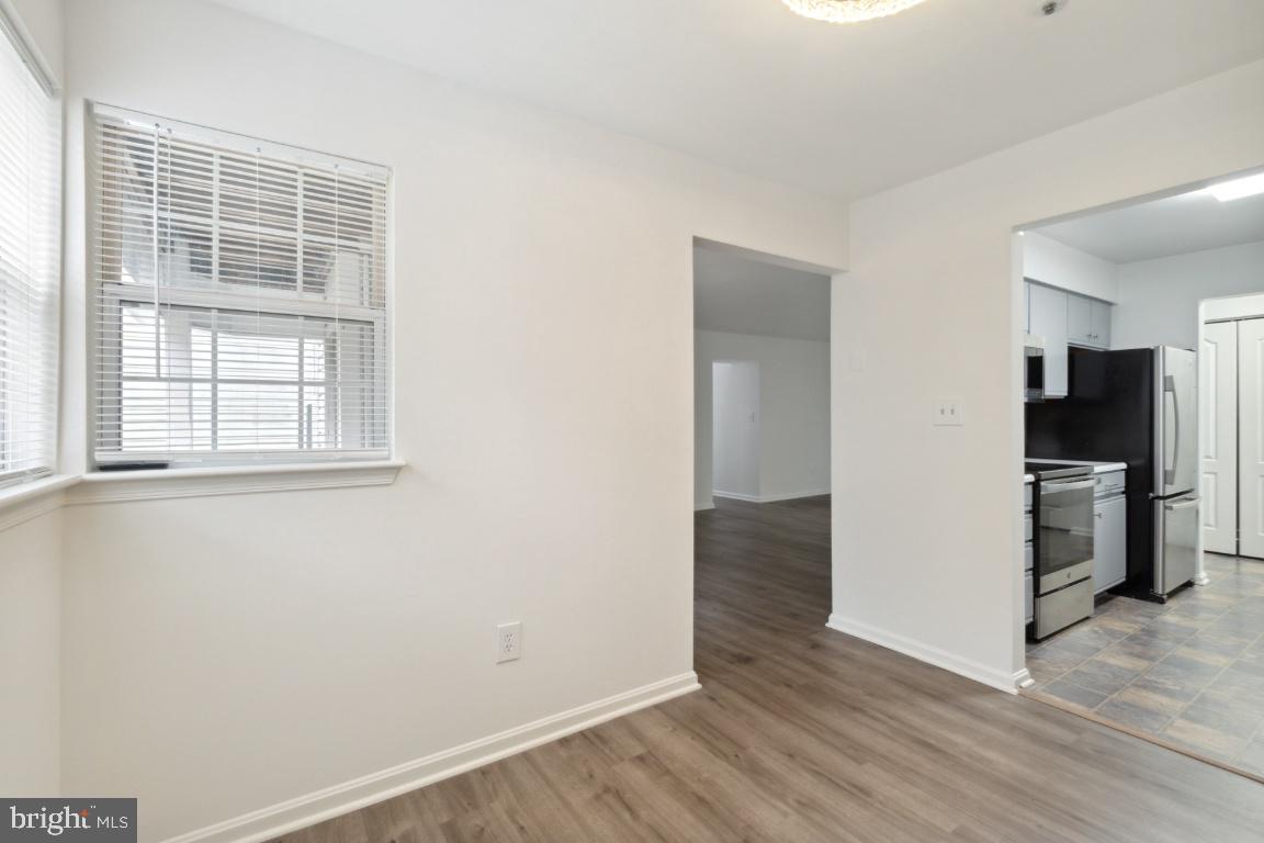 VILLAGE OF MONTGOMERY RUN - Residential Lease