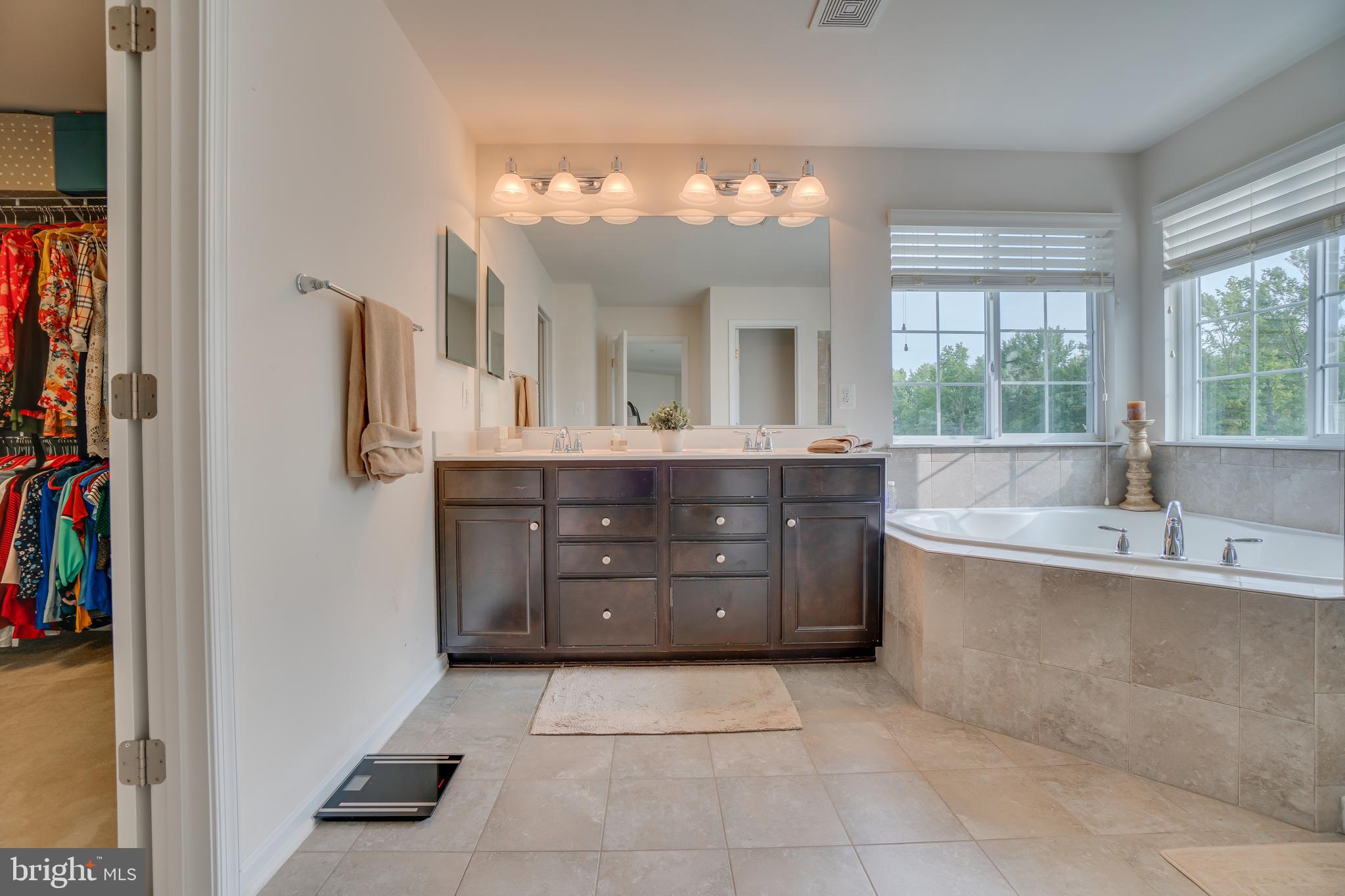 SEASONS LANDING - Residential