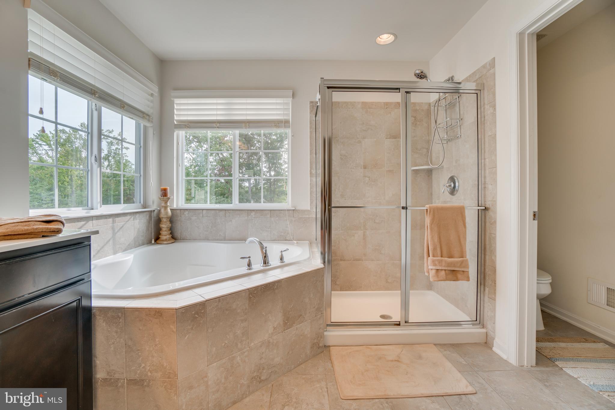 SEASONS LANDING - Residential