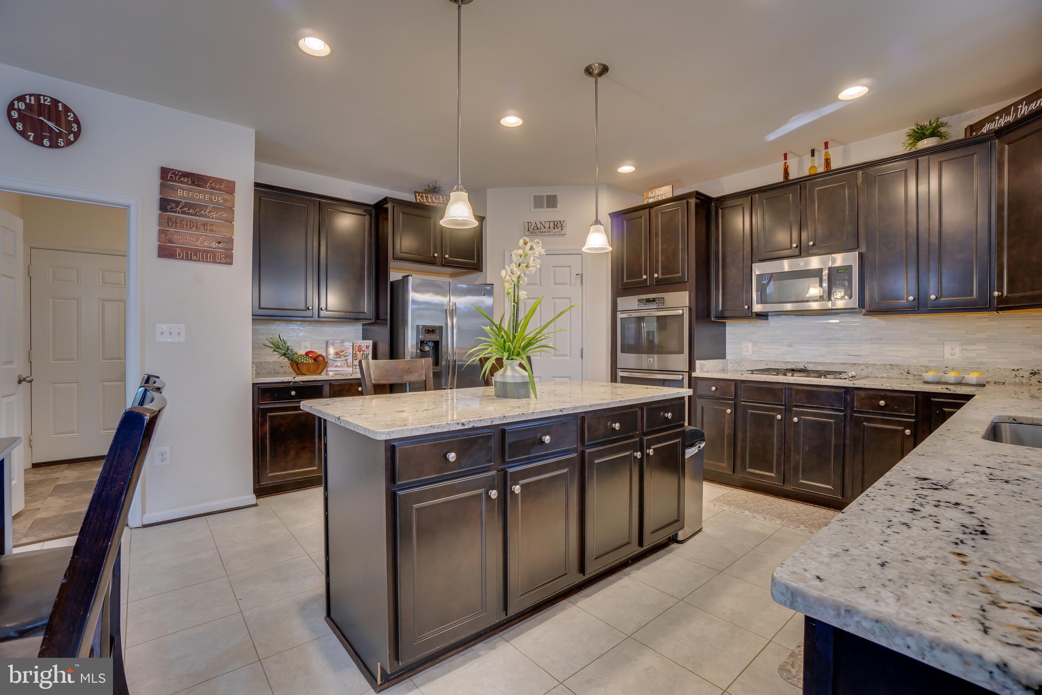 SEASONS LANDING - Residential