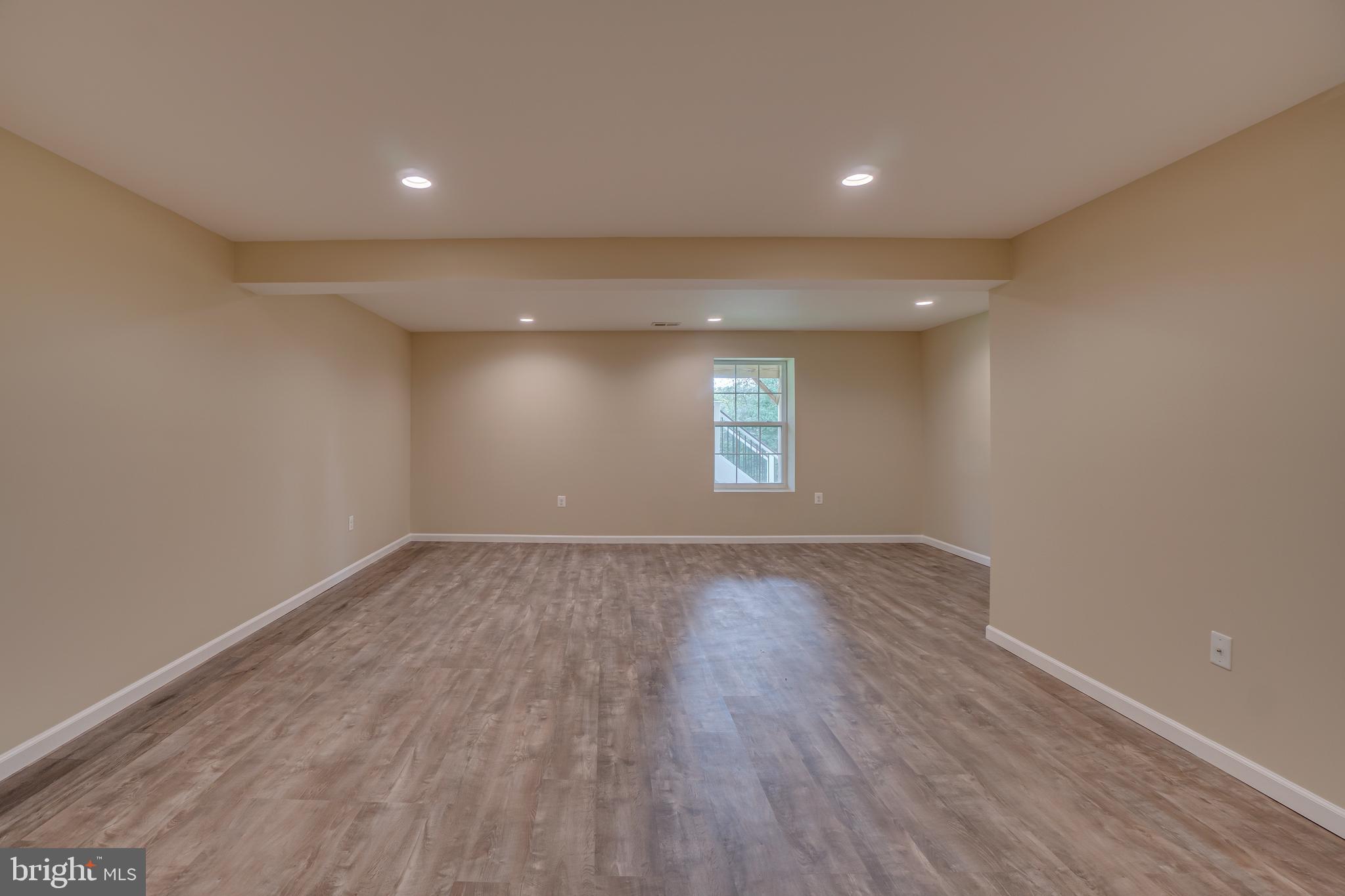 SEASONS LANDING - Residential