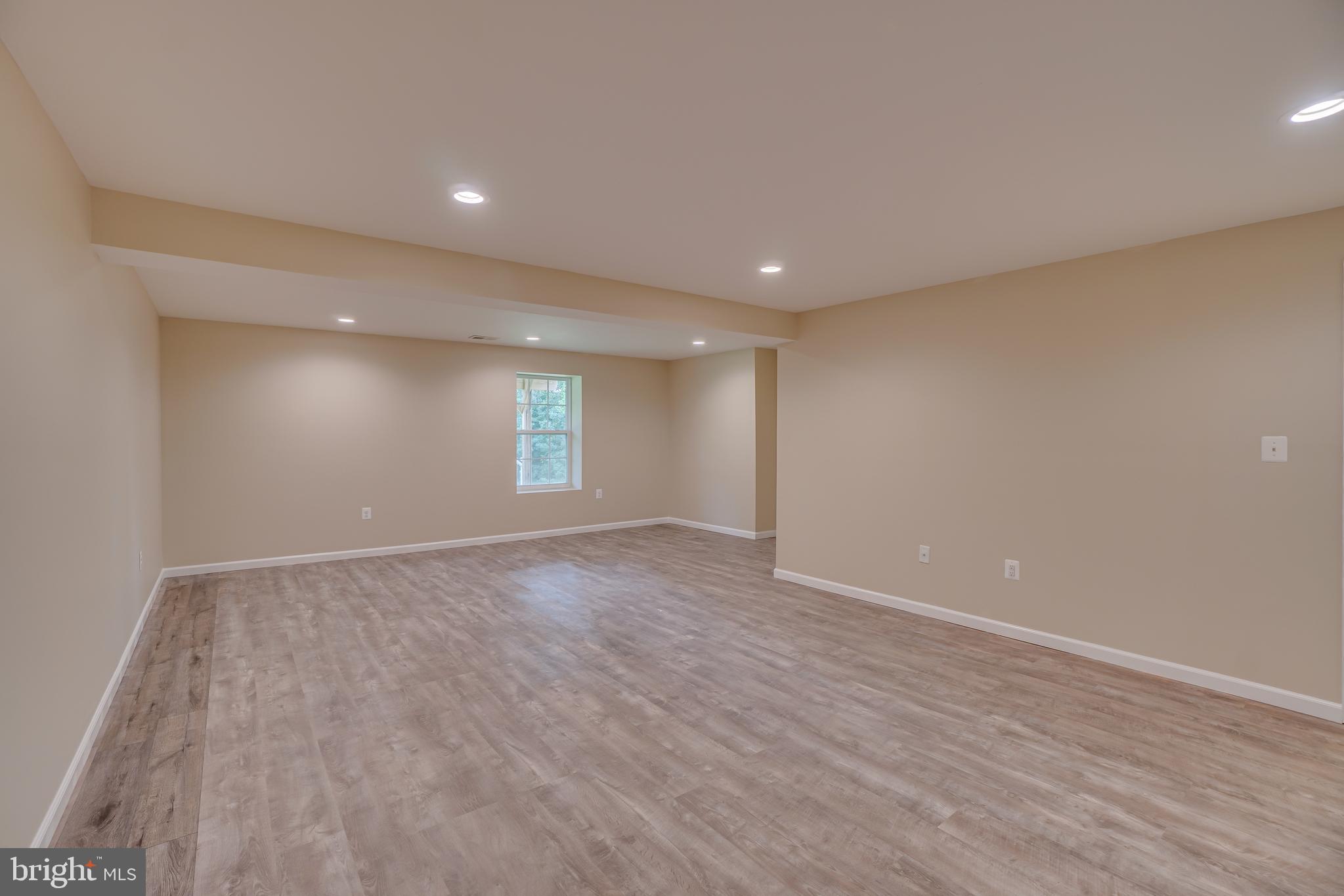 SEASONS LANDING - Residential