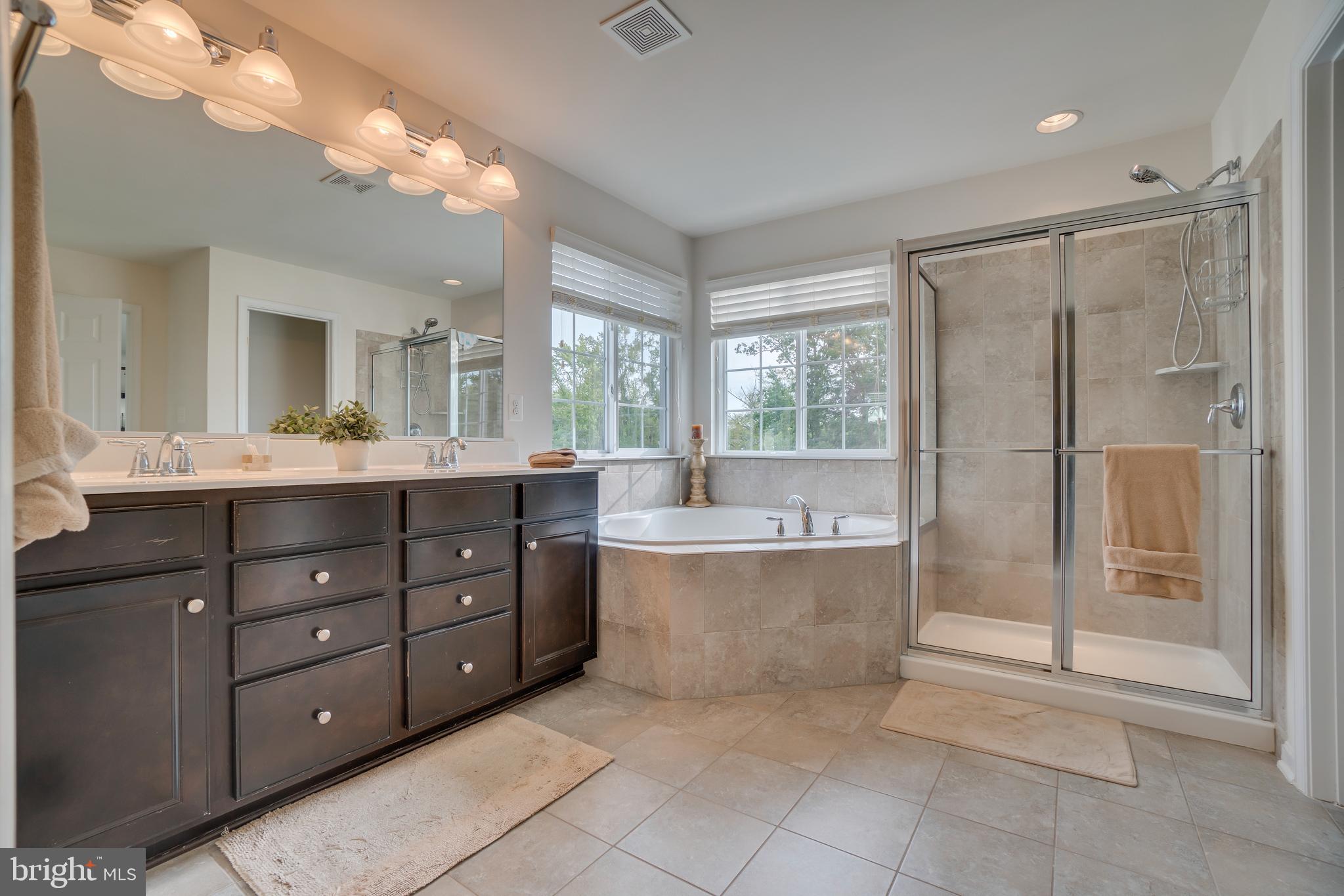 SEASONS LANDING - Residential