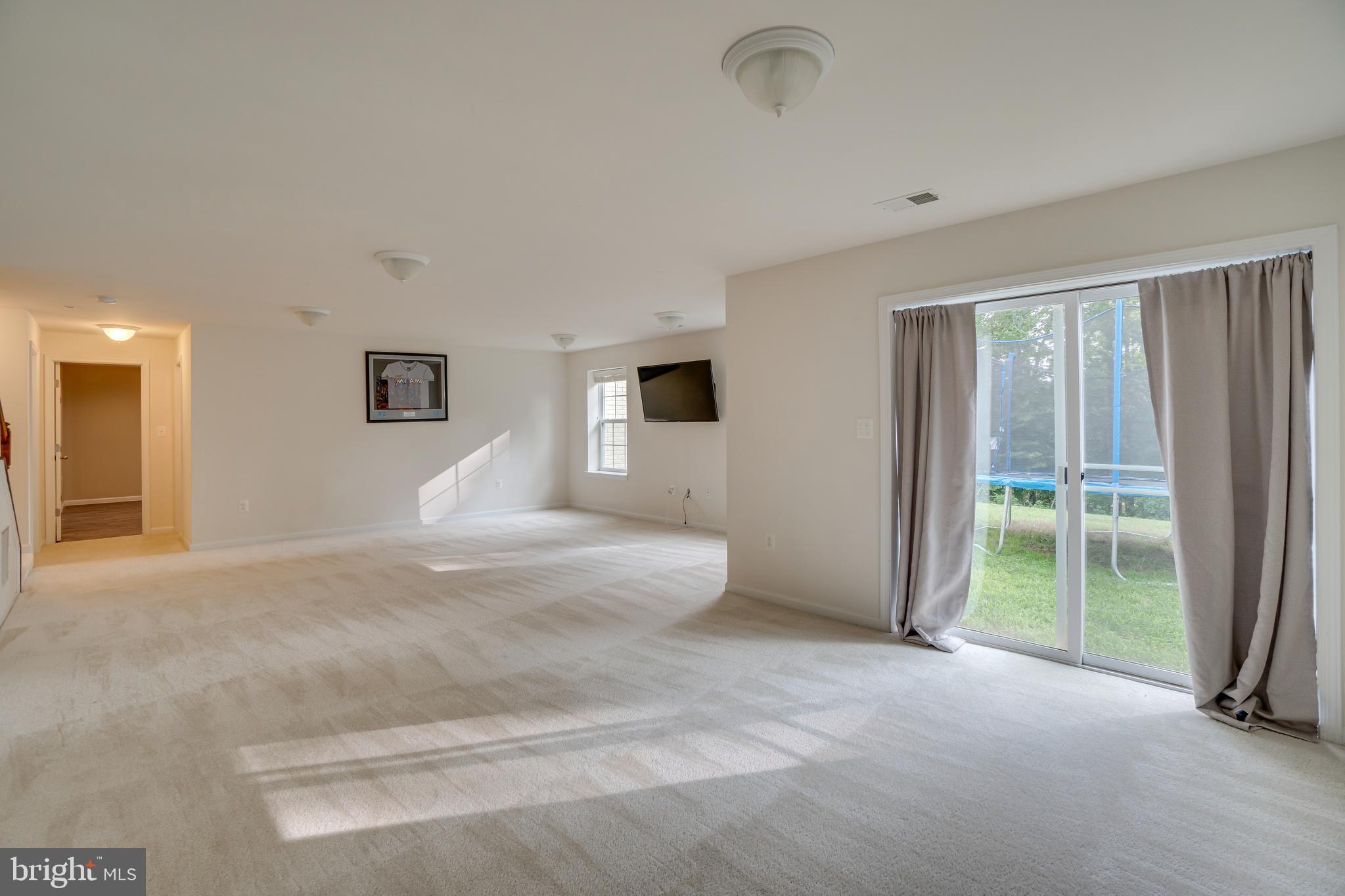 SEASONS LANDING - Residential